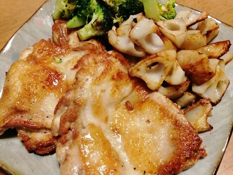 鳥モモ肉とホクホクれんこんのオリーブ焼き